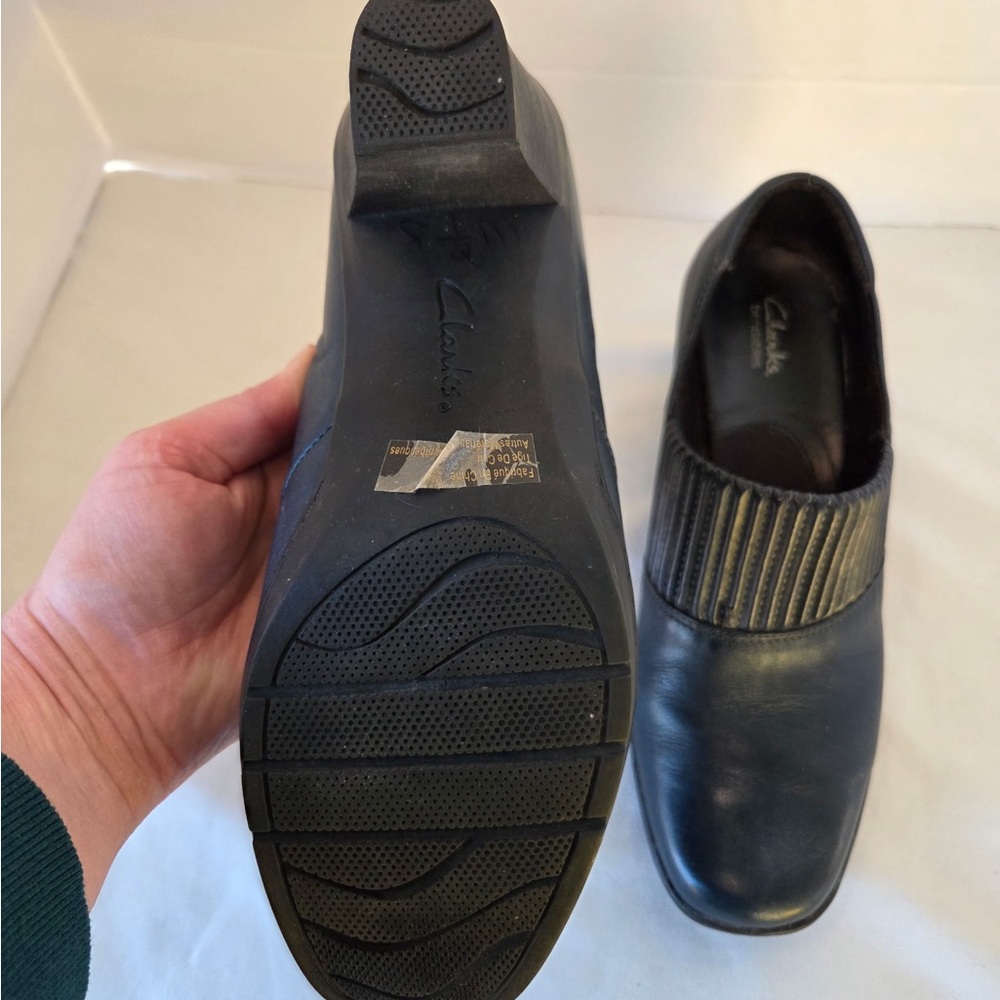 Clarks Bendables Women  Thoughtful Q Block Heel Navy Leather Slip Ons Size 8.5M - Picture 6 of 8